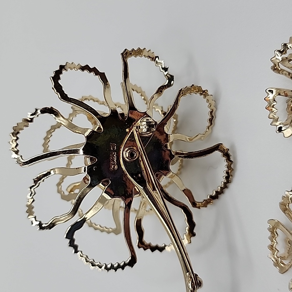 Vintage Sarah Coventry Allusion Brooch and Earring Set - Picture 8 of 10